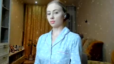 Ally    STREAMING ON TWITCH NOW Check my Twitter for updates online show from January 5, 1:15 pm