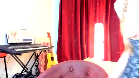 Ally    STREAMING ON TWITCH NOW Check my Twitter for updates online show from February 12, 10:24 am