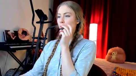 Ally    STREAMING ON TWITCH NOW Check my Twitter for updates online show from September 17, 9:16 pm