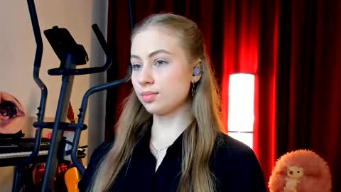 Ally    STREAMING ON TWITCH NOW Check my Twitter for updates online show from October 1, 1:22 am