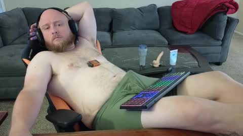 Snapshot of theballboy chatting on October 18, 9:37 pm theballboy online show from October 18, 9:37 pm