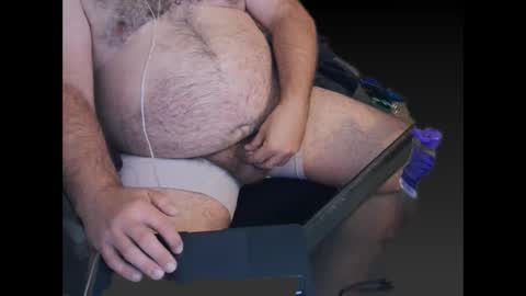 Snapshot of thebearking69 chatting on September 19, 12:50 pm The Bear King online show from September 19, 12:50 pm