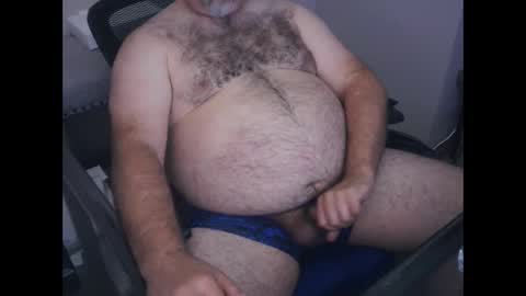 Snapshot of thebearking69 chatting on October 2, 5:25 am The Bear King online show from October 2, 5:25 am