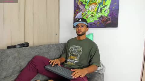 Snapshot of theblack_frank chatting on December 2, 12:43 pm theblack_frank online show from December 2, 12:43 pm