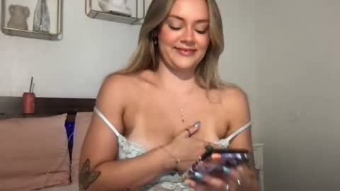 Snapshot of thecamilarhodes chatting on June 20, 10:56 pm thecamilarhodes online show from June 20, 10:56 pm