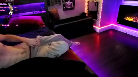 Snapshot of thecarrguyy chatting on March 6, 5:04 am Thatcarrguyy online show from March 6, 5:04 am