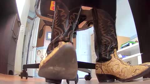 Snapshot of thecowboy_74 chatting on November 19, 4:07 pm thecowboy_74 online show from November 19, 4:07 pm