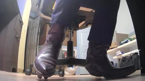 Snapshot of thecowboy_74 chatting on December 4, 12:42 am thecowboy_74 online show from December 4, 12:42 am