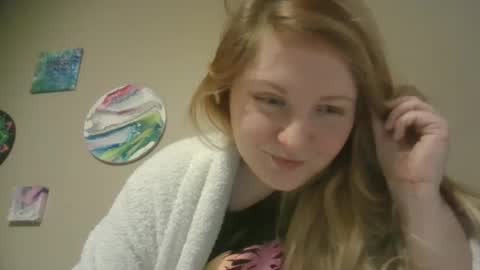 Snapshot of thedancingalien chatting on January 7, 8:21 pm Kassandra Grant online show from January 7, 8:21 pm