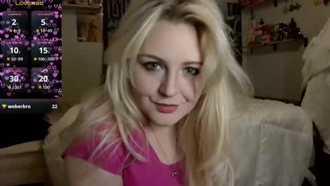 Snapshot of thedancingalien chatting on April 8, 4:23 am Kassandra Grant online show from April 8, 4:23 am