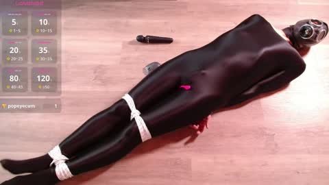 thediscretee online show from December 1, 10:53 am