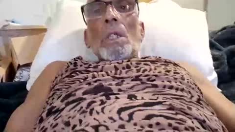 Snapshot of thedrainer69 chatting on October 22, 6:46 am thedrainer69 online show from October 22, 6:46 am