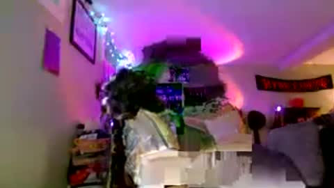 Snapshot of theeking_venus chatting on June 24, 2:32 am KIng Venus online show from June 24, 2:32 am