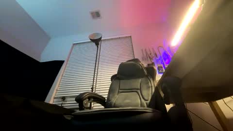 Snapshot of theekingcapo chatting on December 30, 11:17 pm king capo thee online show from December 30, 11:17 pm