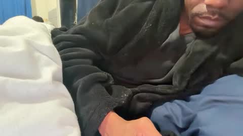 Snapshot of theeshooterr chatting on December 3, 6:04 am theeshooterr online show from December 3, 6:04 am