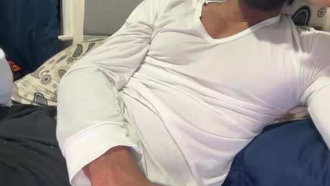 Snapshot of theeshooterr chatting on January 5, 6:35 am theeshooterr online show from January 5, 6:35 am