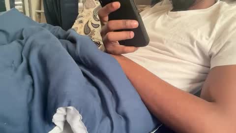 Snapshot of theeshooterr chatting on January 13, 1:28 pm theeshooterr online show from January 13, 1:28 pm