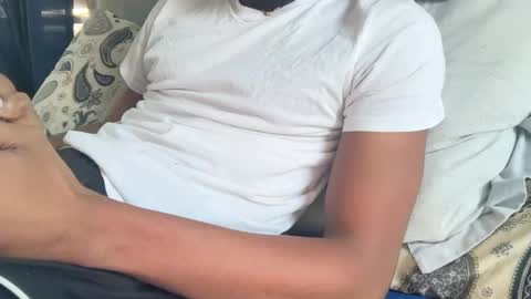 Snapshot of theeshooterr chatting on January 13, 8:48 pm theeshooterr online show from January 13, 8:48 pm