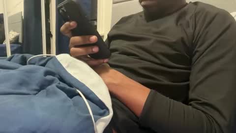 Snapshot of theeshooterr chatting on January 17, 10:56 pm theeshooterr online show from January 17, 10:56 pm