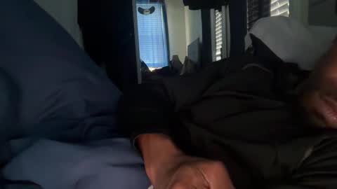 Snapshot of theeshooterr chatting on January 23, 1:02 pm theeshooterr online show from January 23, 1:02 pm