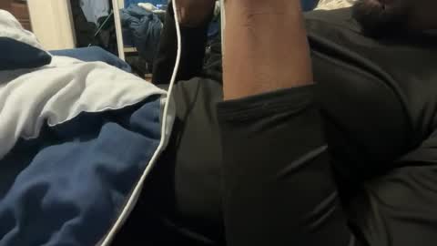 Snapshot of theeshooterr chatting on February 10, 12:19 am theeshooterr online show from February 10, 12:19 am