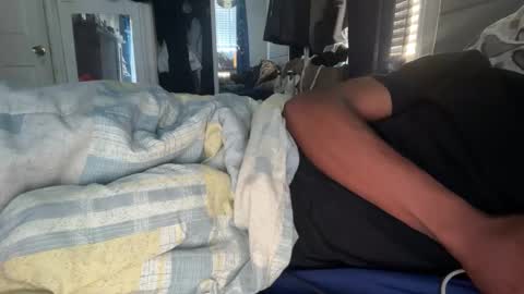 Snapshot of theeshooterr chatting on October 1, 5:08 pm theeshooterr online show from October 1, 5:08 pm