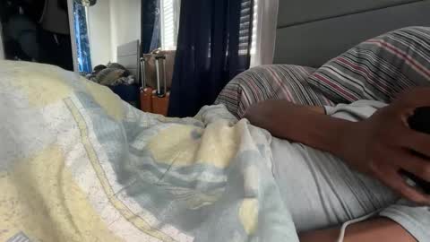 Snapshot of theeshooterr chatting on October 15, 3:23 pm theeshooterr online show from October 15, 3:23 pm