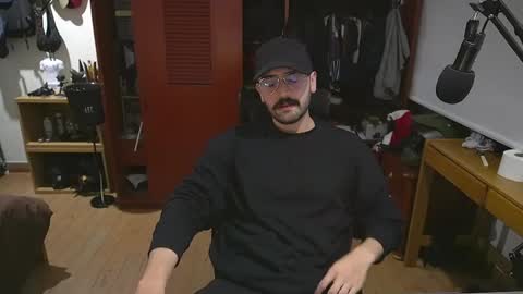 Snapshot of thefckingwolf chatting on December 18, 3:37 am Wolf Independent model online show from December 18, 3:37 am