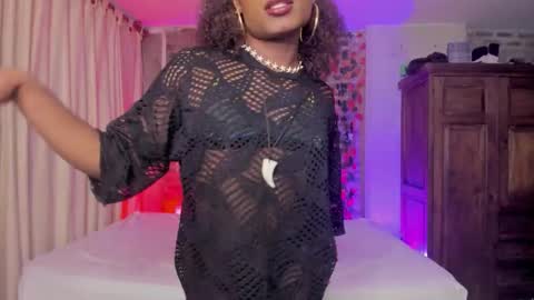 Snapshot of thegoldenbitch chatting on September 25, 1:31 am Goldie online show from September 25, 1:31 am