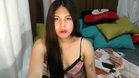 Elle  dont forget to folloW me and thumbs up online show from February 10, 9:35 am