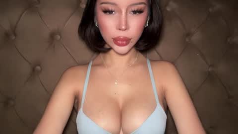 Elle  dont forget to folloW me and thumbs up online show from March 6, 12:07 am