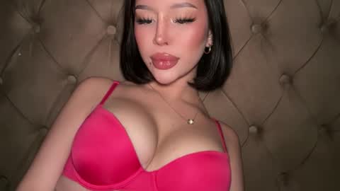 Elle  dont forget to folloW me and thumbs up online show from March 27, 1:44 am