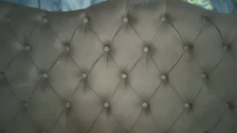 Elle  dont forget to folloW me and thumbs up online show from April 11, 1:48 pm