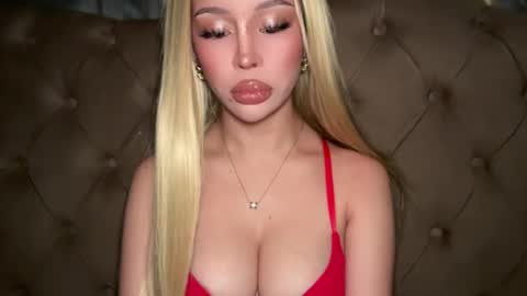 Elle  dont forget to folloW me and thumbs up online show from April 18, 4:49 am