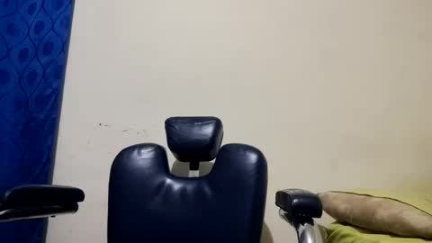 thehousedog online show from April 20, 11:46 am