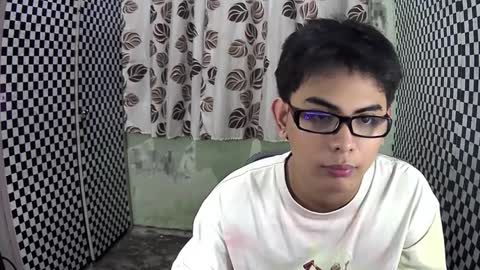 Snapshot of thehugecomeback chatting on December 2, 9:45 am Xerxis online show from December 2, 9:45 am