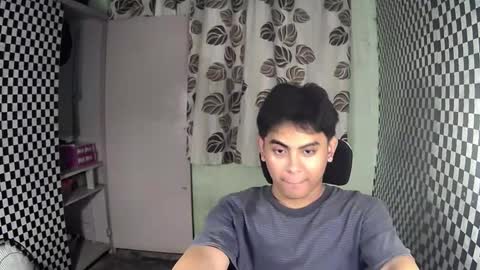 Snapshot of thehugecomeback chatting on December 3, 12:16 pm Xerxis online show from December 3, 12:16 pm