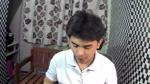 Snapshot of thehugecomeback chatting on December 22, 2:06 pm Xerxis online show from December 22, 2:06 pm