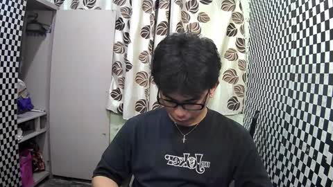 Snapshot of thehugecomeback chatting on January 6, 12:24 pm Xerxis online show from January 6, 12:24 pm