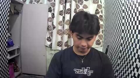 Snapshot of thehugecomeback chatting on January 6, 6:31 pm Xerxis online show from January 6, 6:31 pm