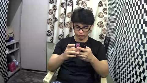 Snapshot of thehugecomeback chatting on January 10, 11:22 am Xerxis online show from January 10, 11:22 am