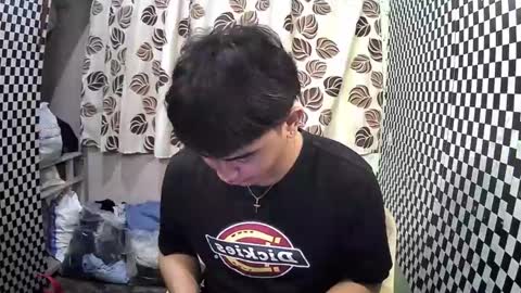 Snapshot of thehugecomeback chatting on January 30, 4:24 pm Xerxis online show from January 30, 4:24 pm