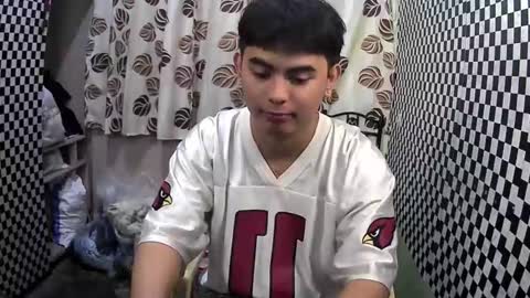 Snapshot of thehugecomeback chatting on January 31, 5:21 pm Xerxis online show from January 31, 5:21 pm