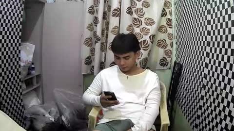 Snapshot of thehugecomeback chatting on February 6, 8:13 pm Xerxis online show from February 6, 8:13 pm