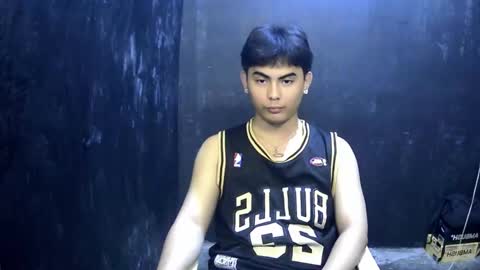 Snapshot of thehugecomeback chatting on February 9, 12:28 am Xerxis online show from February 9, 12:28 am