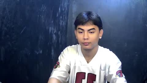 Snapshot of thehugecomeback chatting on February 9, 8:24 pm Xerxis online show from February 9, 8:24 pm