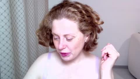 Ella online show from October 26, 8:42 am