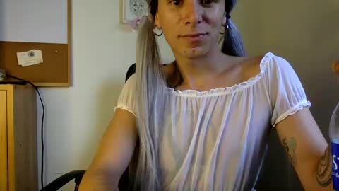 Snapshot of thematryoshka chatting on December 5, 9:50 pm Lucy Lucy online show from December 5, 9:50 pm