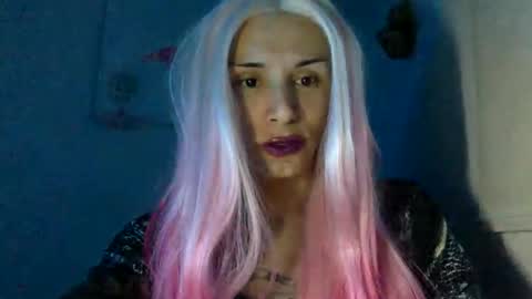 Snapshot of thematryoshka chatting on December 7, 3:25 am Lucy Lucy online show from December 7, 3:25 am