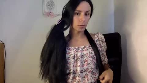 Snapshot of thematryoshka chatting on January 5, 5:09 pm Lucy Lucy online show from January 5, 5:09 pm